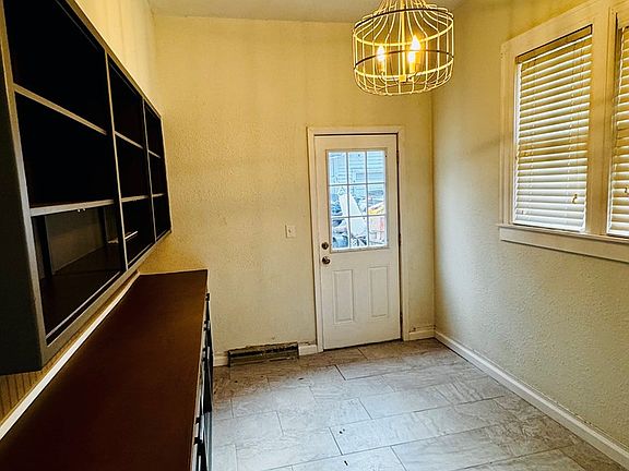 4th image of 321 Walnut St