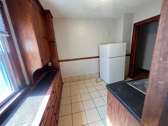 3rd image of 3548 Portland Ave