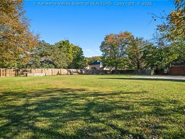 3 Southbrooke Dr, Hurricane, WV 25526