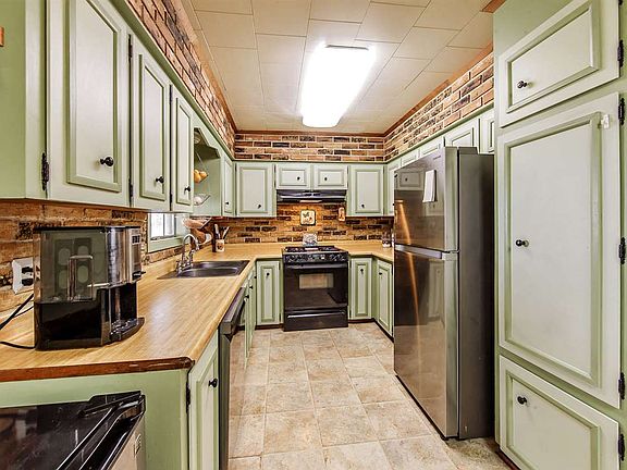 5th image of 210 Bourg Dr
