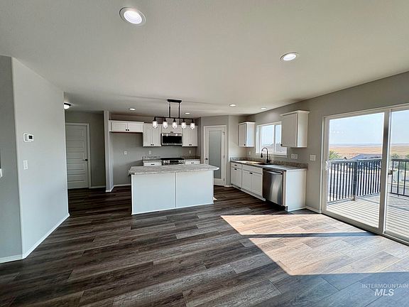 3rd image of 1747 Yellowstone Ct