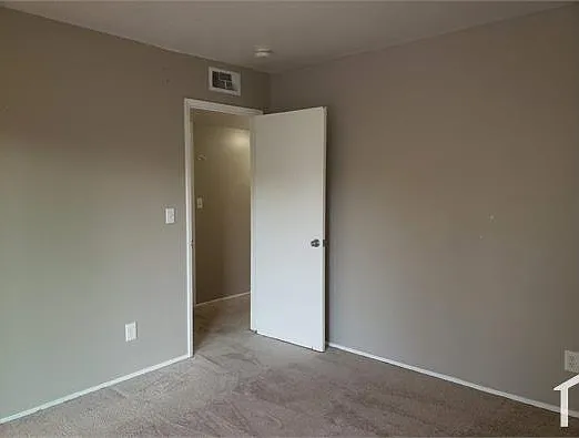 2 bed, 800 sqft, $2,890 — Photo 3