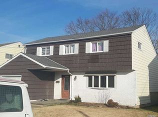 267 Branch Ave, Freeport, NY 11520
