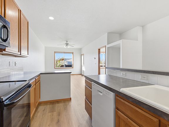 5th image of 2544 Begonia Ct
