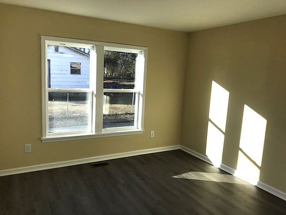 5th image of 211 E Cedar St