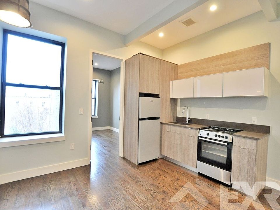 1st image of 903 Saint Johns Pl