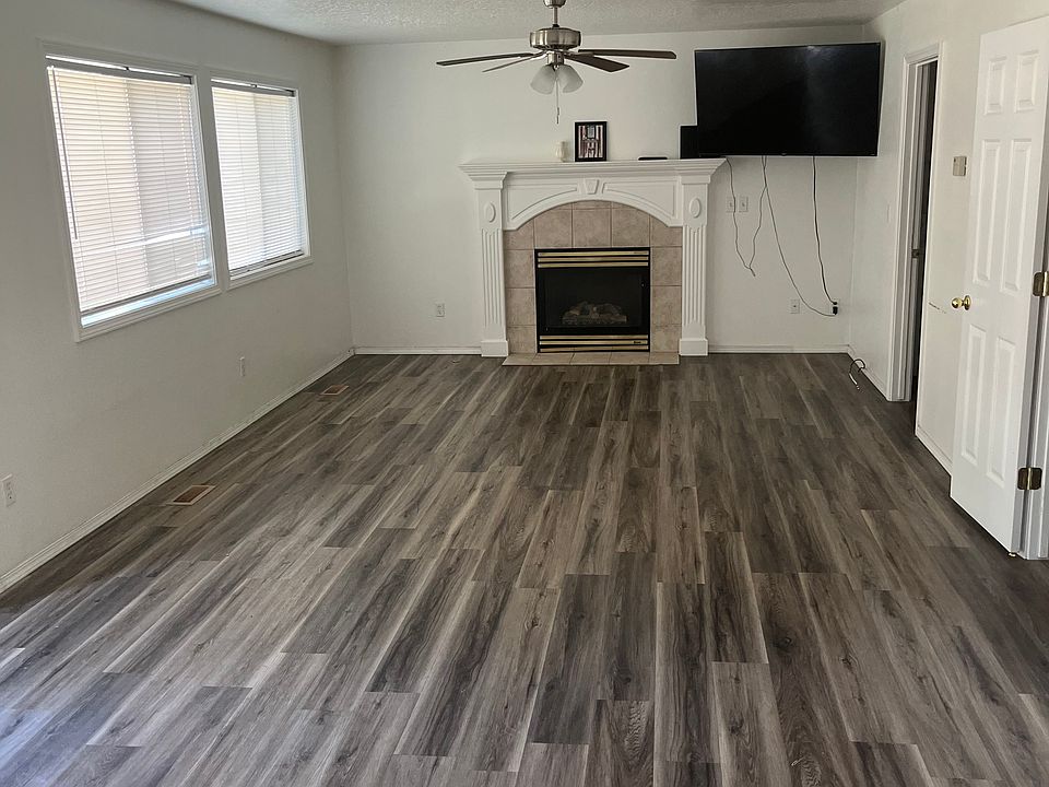 2nd image of 3401 N Chatterton Way