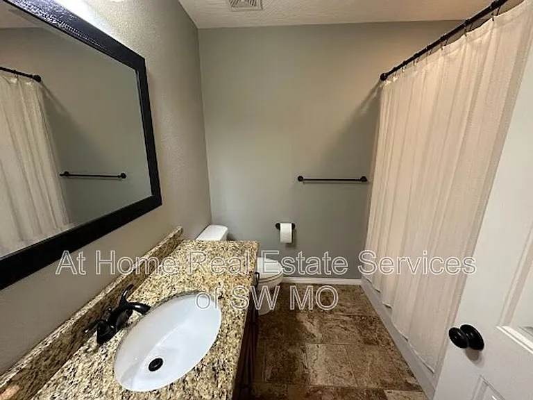 3204 E Bradford St — Photo 6