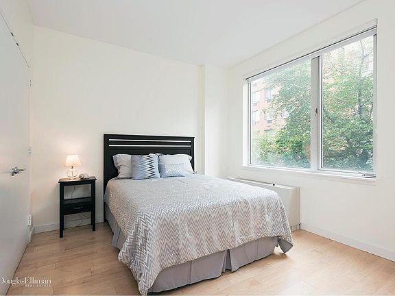 3rd image of 517 W 46th St APT 405