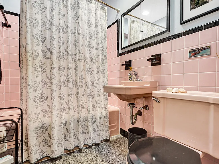 420 NE 36th St — Photo 30