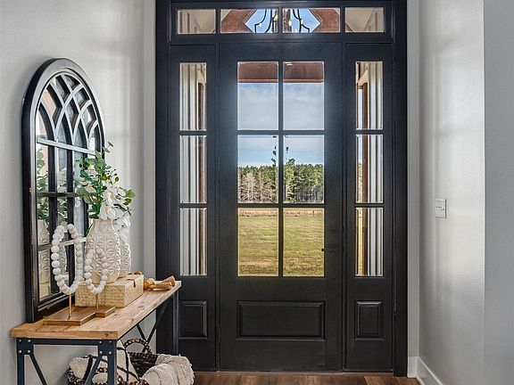 3rd image of 1827 Gravel Point Rd