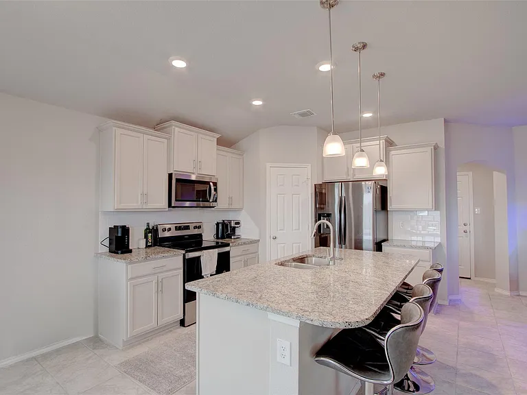 1317 Cesarina St — Photo 8
