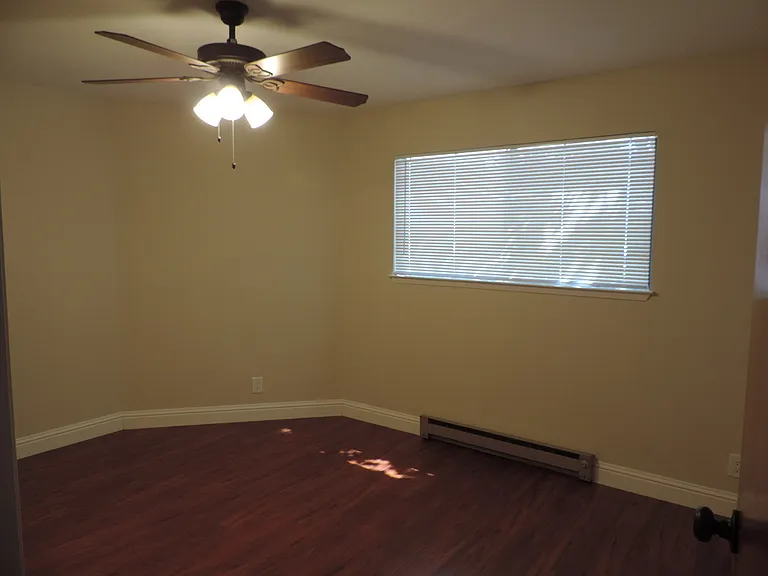 400 Laurel St — Photo 11