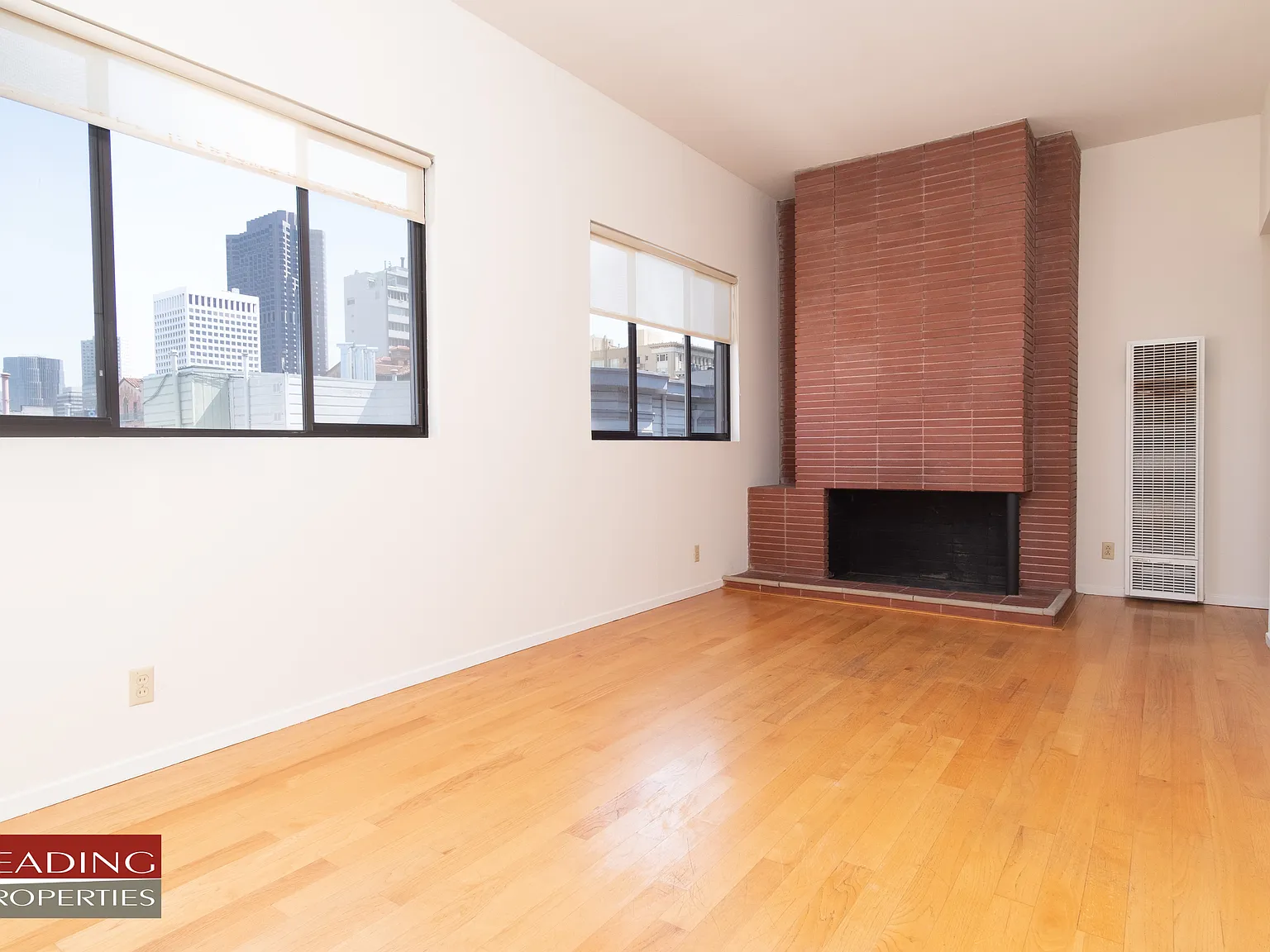 Downtown 3 Bed/2 Bath w/Great Views! — Photo 2