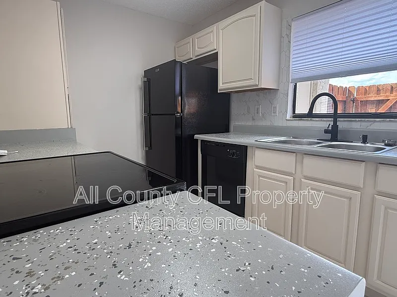 2 bed, 2.5 bath, 1104 sqft, $1,750 — Photo 4
