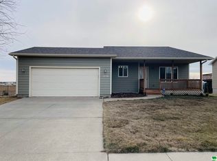 1710 Country Club Dr, Elk Point, SD 57025
