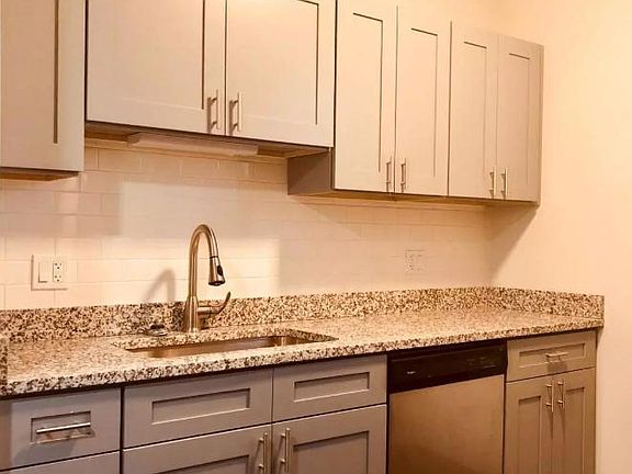 2nd image of 4624-9 S Lake Park Ave #3W