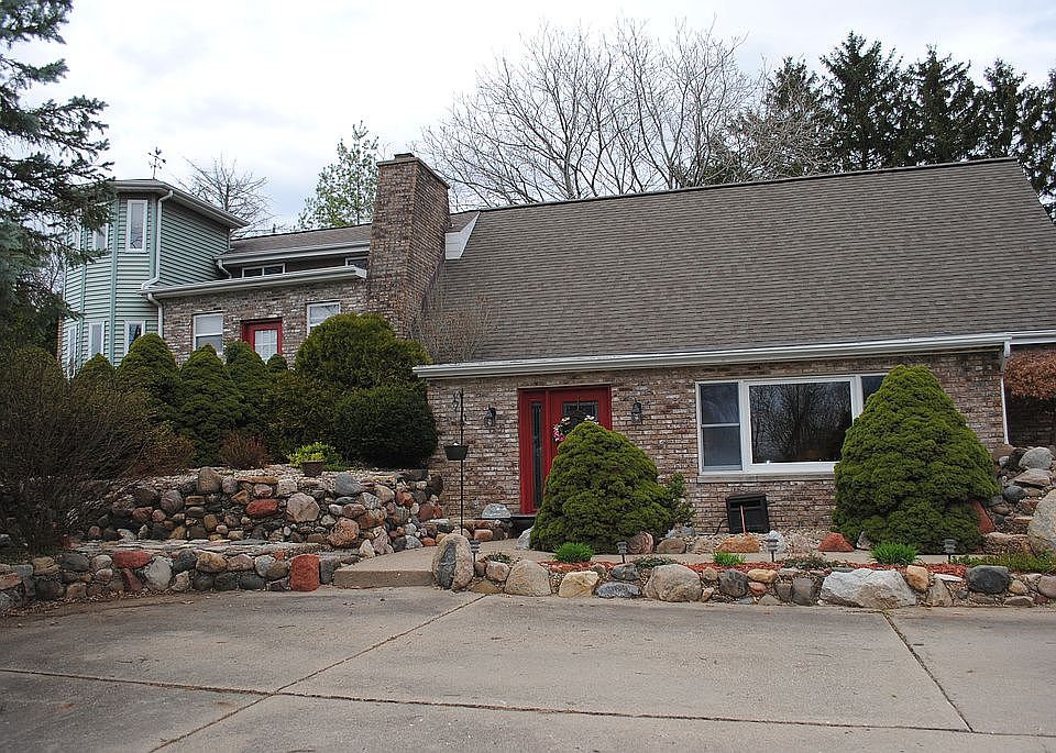 1st image of 513 Schmitt Ln