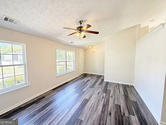 3rd image of 503 Oakleaf Ct