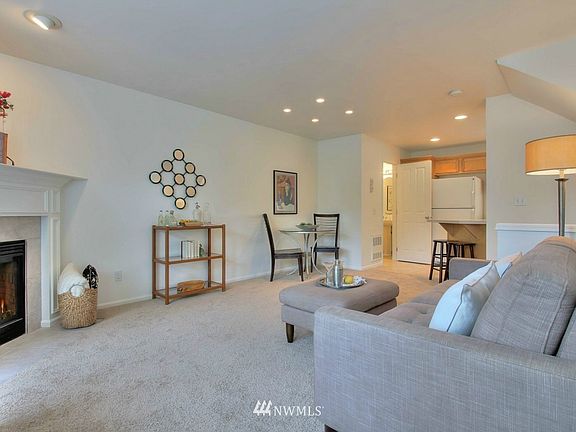 4th image of 12715 Greenwood Avenue N #B