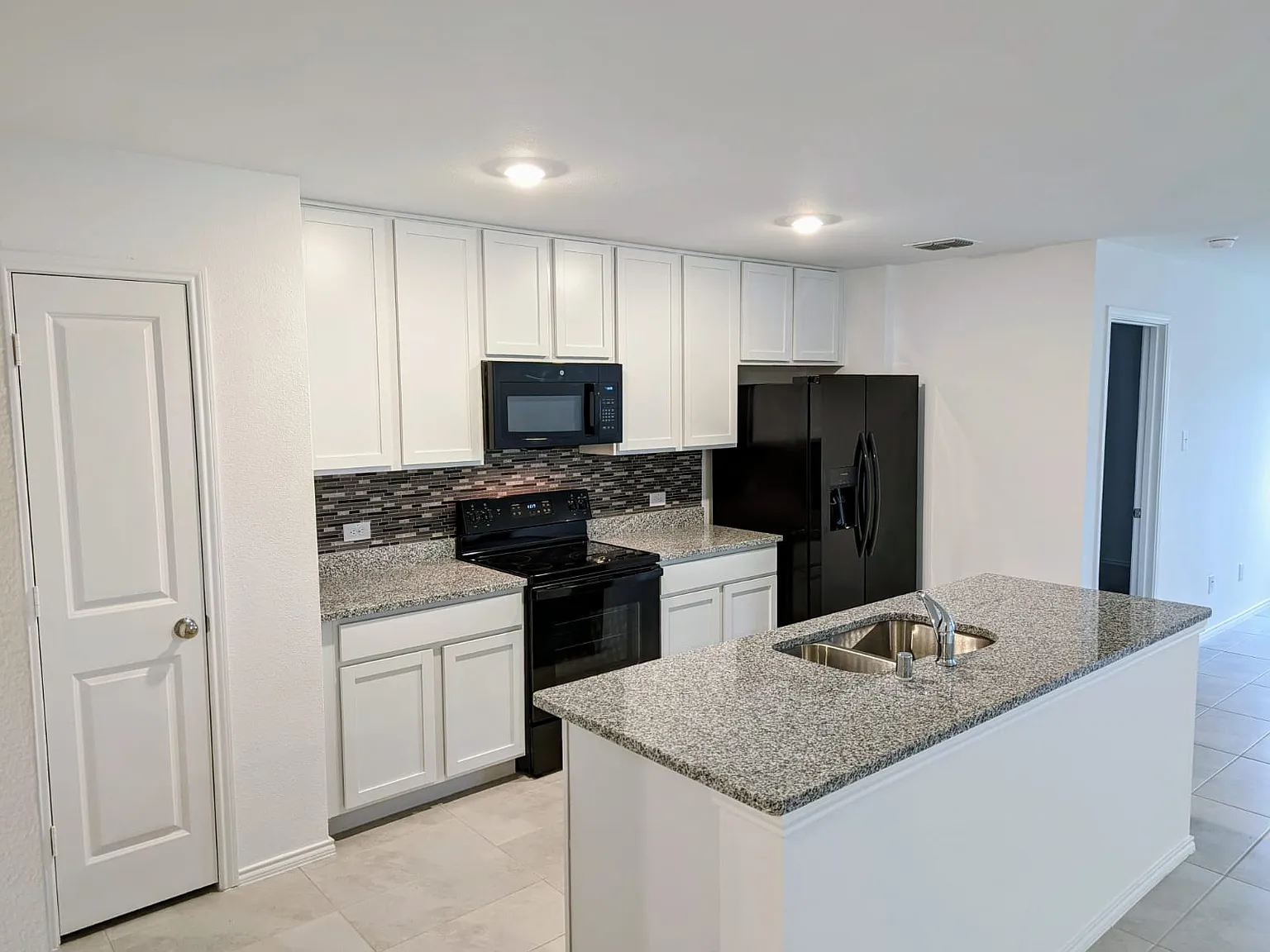 4 bed, 1674 sqft, $1,895 — Photo 3