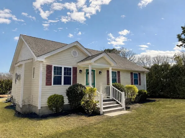 34 10th St S, Edgartown, MA 02539