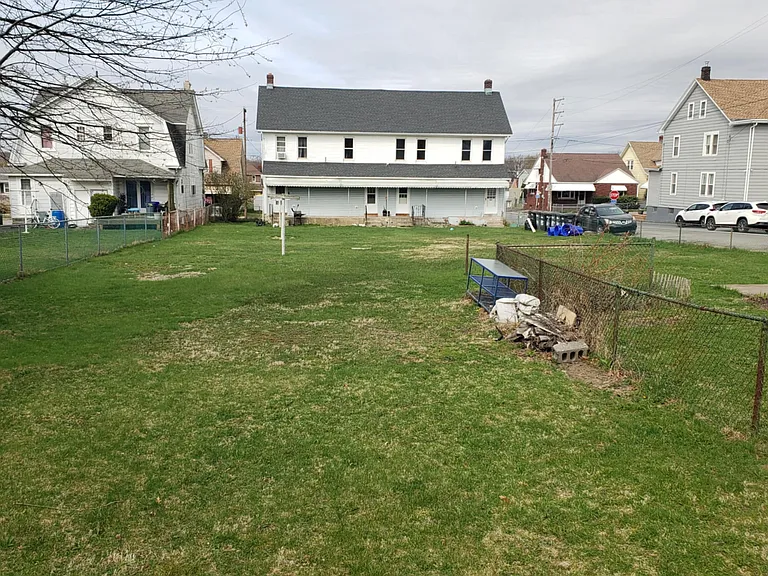 887 Peace St — Photo 5