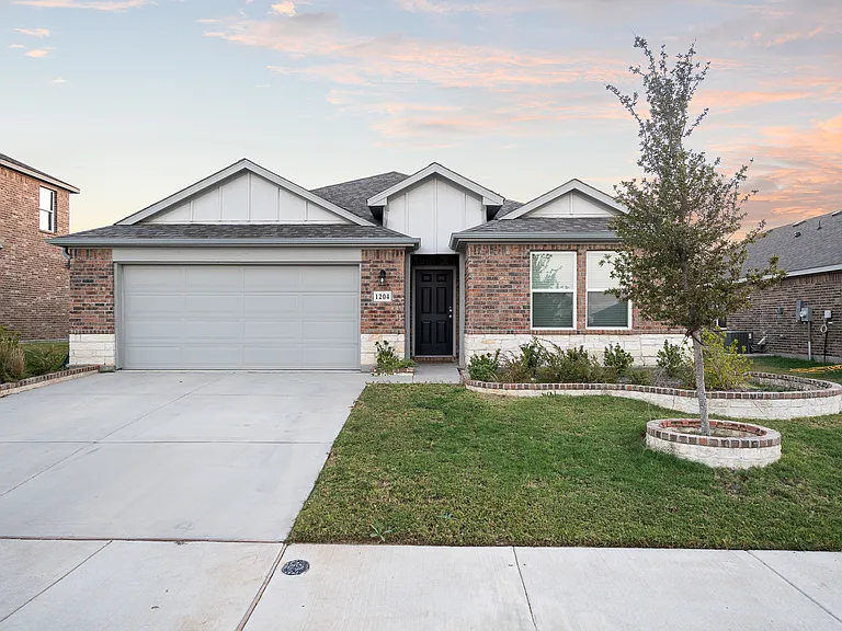 1204 Nuevo Rancho Ln — Photo 2