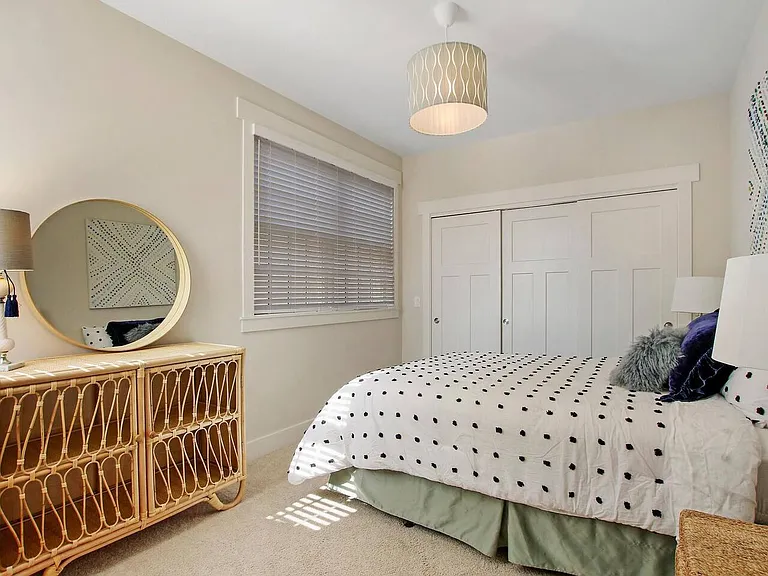 132 School St — Photo 38
