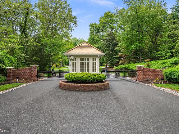 4th image of 458 Brickworks Ln