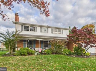 445 Quaker Dr, York, PA 17402