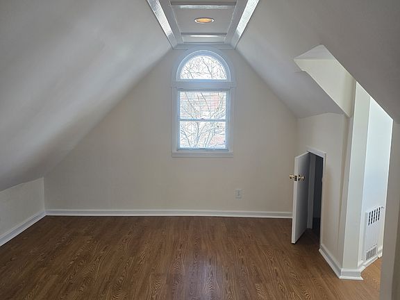 4th image of 14944 Roosevelt Ave #1