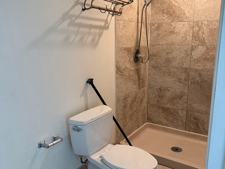 341 Kaye St — Photo 14