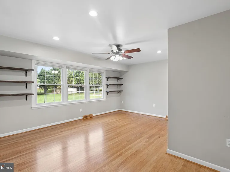 8109 Broadview Dr — Photo 7