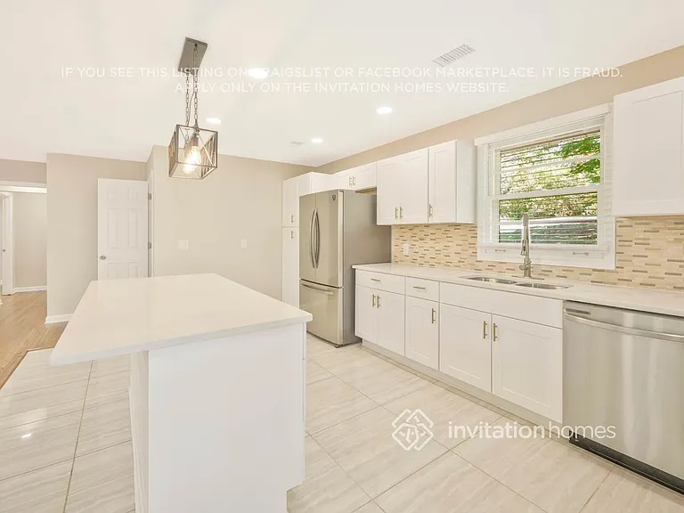 4856 Torbay Dr — Photo 9