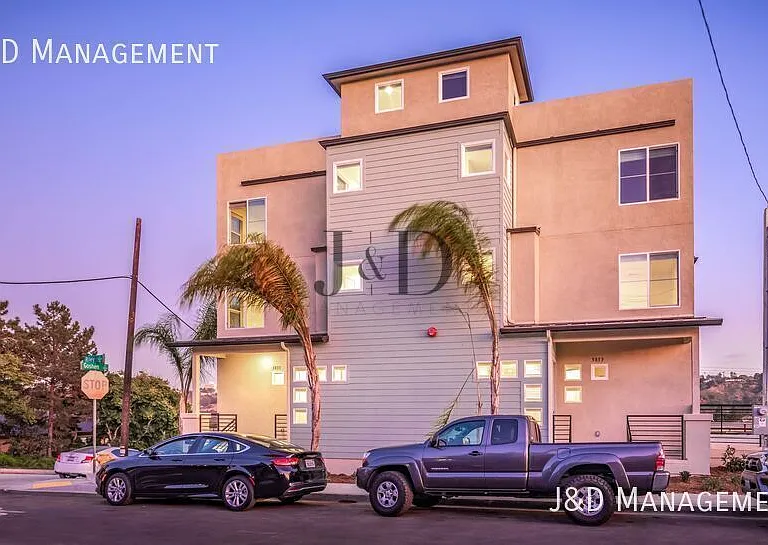 5845-5855 Riley St — Photo 1