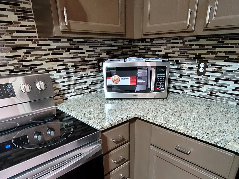 1725 Courtyard Hts #3 — Photo 4