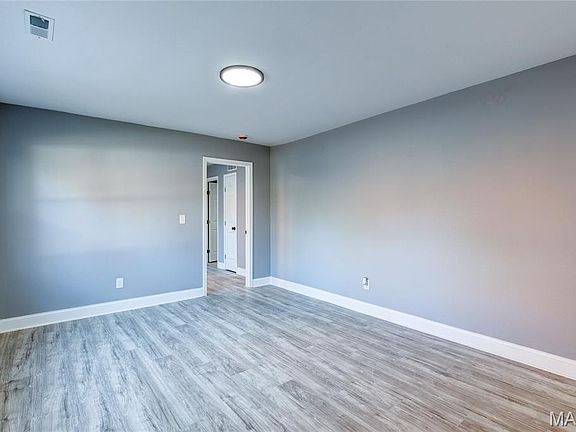 4th image of 9722 Lorna Ln