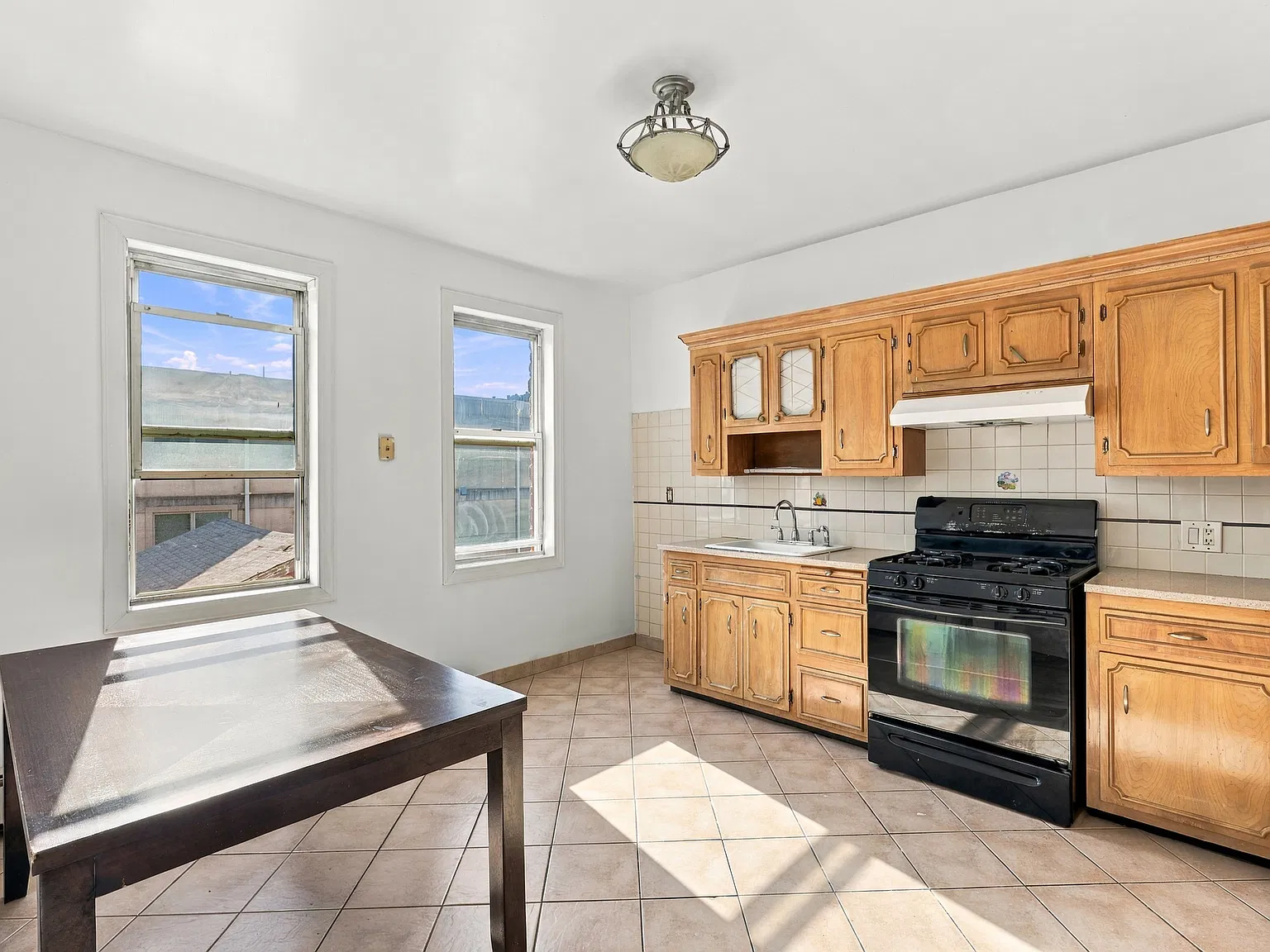 3 bed, 950 sqft, $2,800 — Photo 4