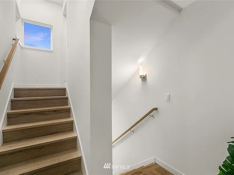 151 22nd Ave — Photo 5