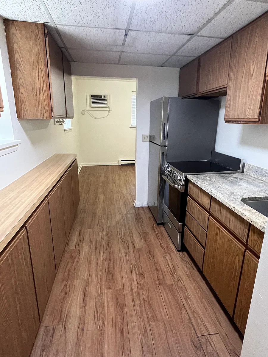 Building Photo - 314 S Poplar St #21