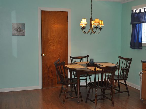 Eat-in Kitchen