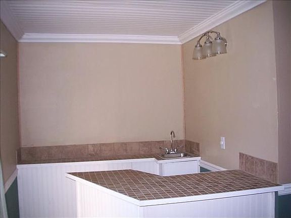 3rd image of 104 Paradise Pkwy