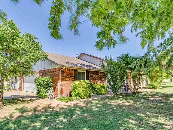 4th image of 3217 Hillcrest Dr