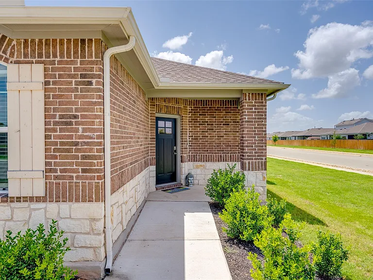102 Rainmaker Cv — Photo 30