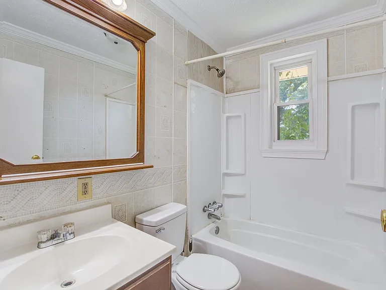 2418 1/2 Laurel St — Photo 23