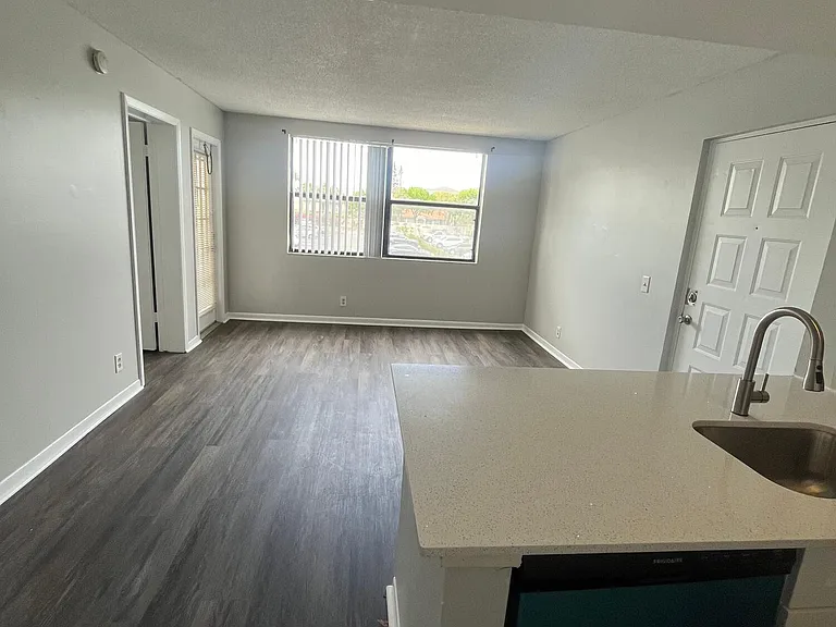 728 Executive Center Dr #21 — Photo 5