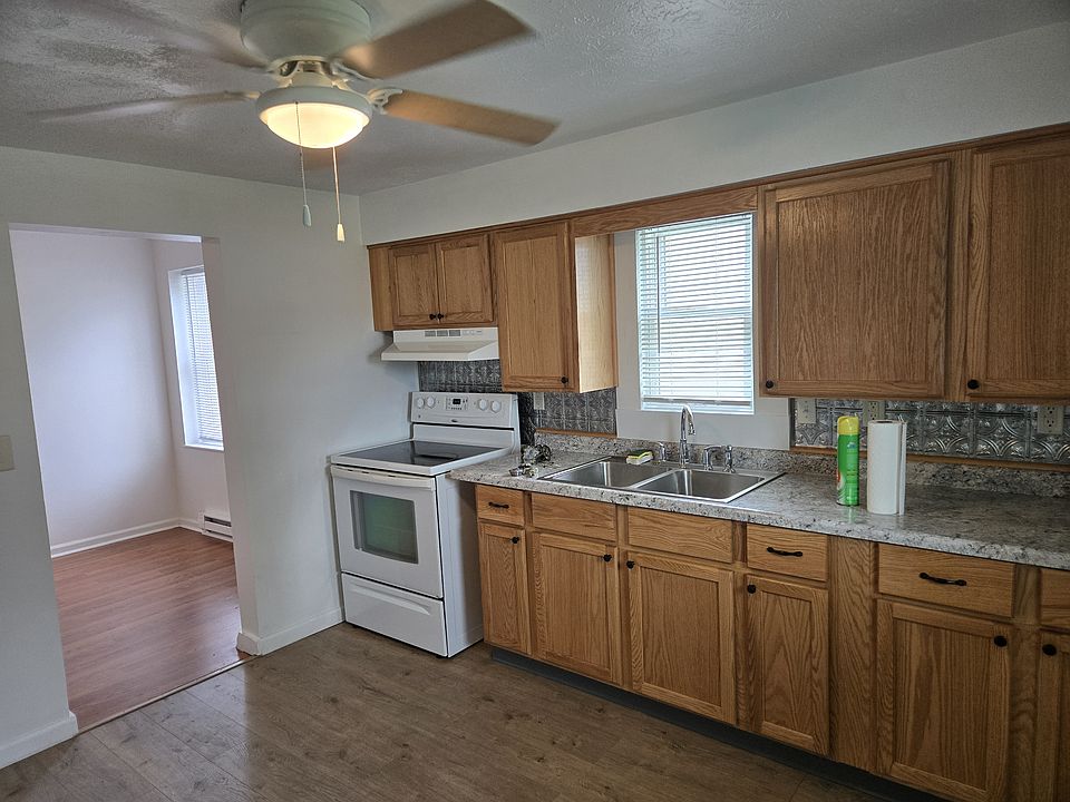 2nd image of 1006 S Walnut St
