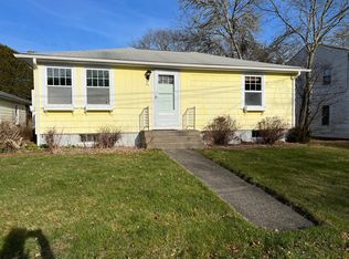 10 Wayne St, Narragansett, RI 02882
