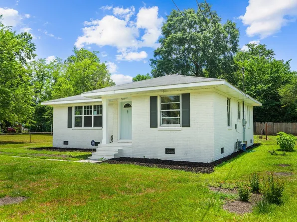 5215 Birch Rd, Fayetteville, NC 28304